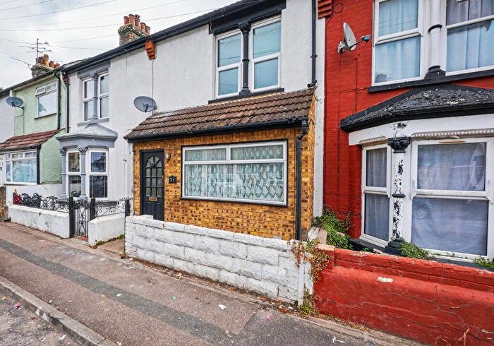 3 Bedroom Terraced House For Sale In Granville Road, Gillingham, ME7