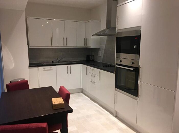 1 Bedroom Flat To Rent In Somerville House, Steve Biko Way, Hounslow, Greater London, TW3