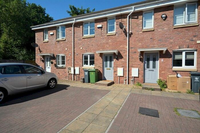 Terraced House To Rent In Ball Close, Llanrumney, Cardiff. CF3