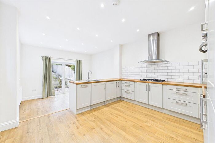 3 Bedroom End Of Terrace House To Rent In College Glen, Maidenhead, Berkshire, SL6