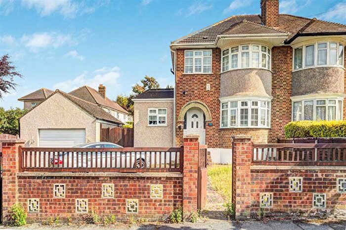 3 Bedroom Semi Detached House For Sale In Strathaven Road, Lee, SE12