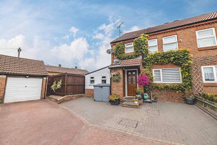 3 Bedroom Semi-Detached House For Sale In Wavell Gardens, Slough, SL2