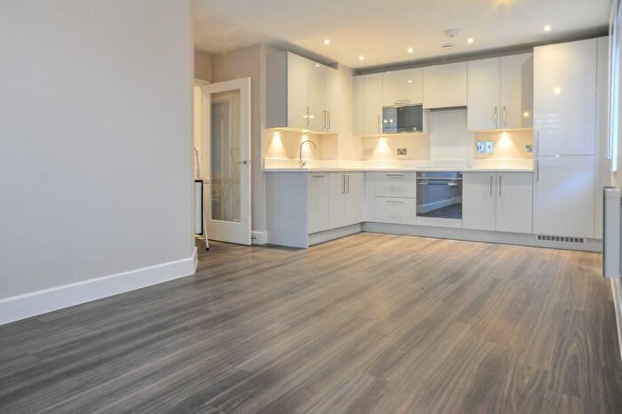 2 Bedroom Flat To Rent In Kingston Hill, Kingston, KT2