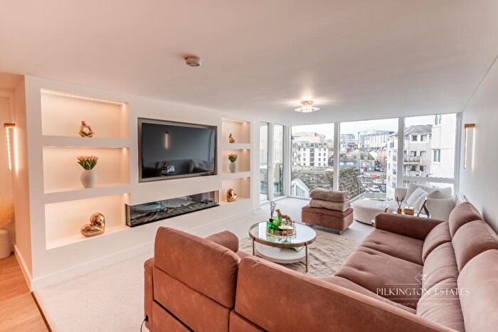 2 Bedroom Apartment For Sale In Pinnacle Quay, Harbour Avenue, Plymouth, Devon, PL4