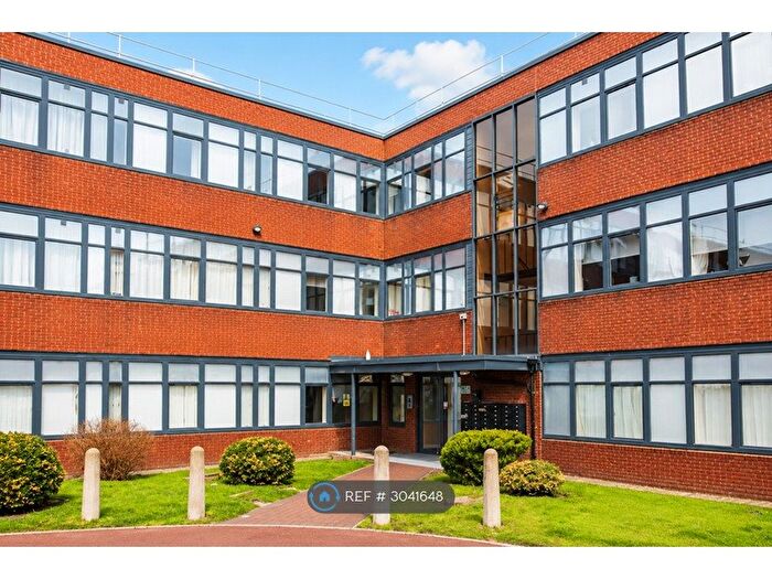 2 Bedroom Flat To Rent In Biwater House, Heywood, OL10