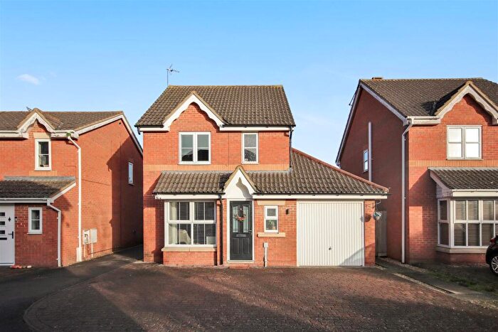 3 Bedroom Detached House For Sale In Cheltenham Close, Rushden, NN10