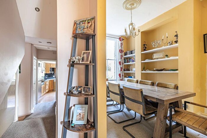 3 Bedroom Flat To Rent In Kingsgate Road, West Hampstead, London, NW6
