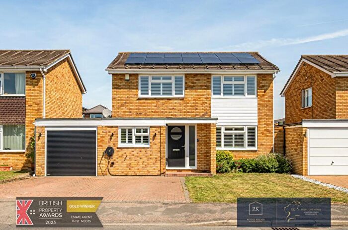 4 Bedroom Detached House For Sale In Masefield Avenue, Eaton Ford, St. Neots, PE19