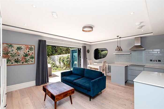 2 Bedroom Flat For Sale In Creffield Road, London, W5