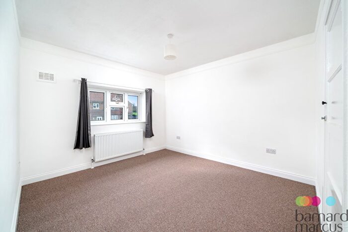3 Bedroom Flat To Rent In Colney Hatch Lane, Muswell Hill, N10
