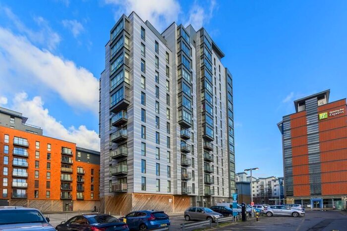2 Bedroom Flat To Rent In Lexington Apartments, Railway Terrace, Slough, SL2