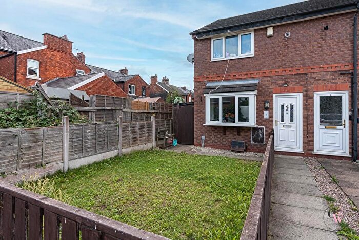 2 Bedroom Property For Sale In Fernbank Close, Winsford, CW7