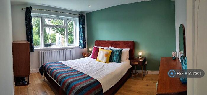 2 Bedroom Flat To Rent In Honor Oak Rise, London, SE23