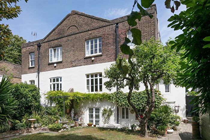 4 Bedroom Semi-Detached House For Sale In Champion Grove, Camberwell, SE5