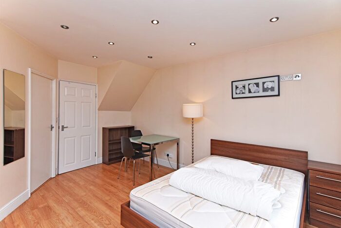 Studio To Rent In Messina Ave, Kilburn, London, NW6