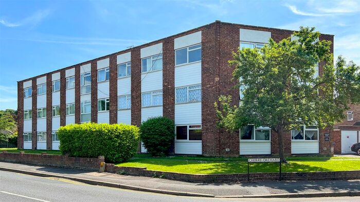 1 Bedroom Flat To Rent In Carlton Court, Gresham Road, Staines Upon Thames, TW18