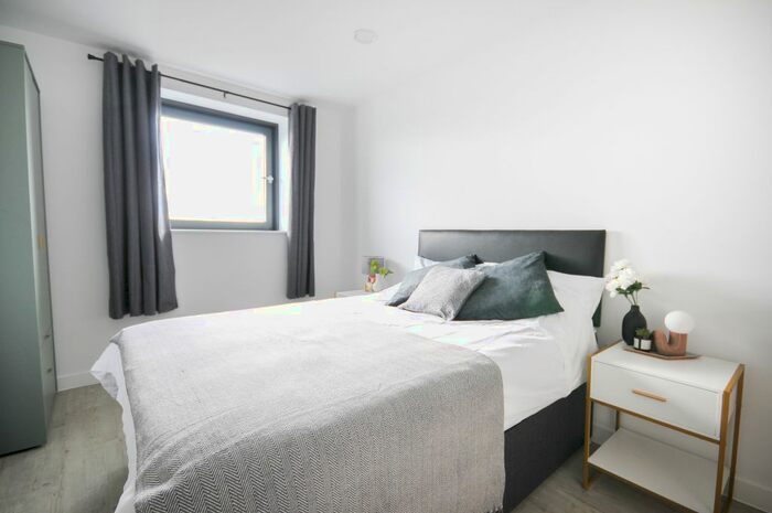 2 Bedroom Flat To Rent In Furness Quay, Salford, M50