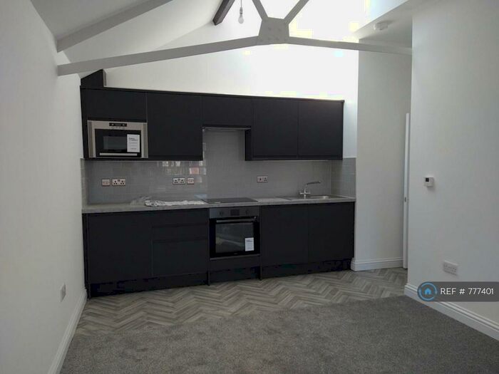 2 Bedroom Flat To Rent In Parade, Exmouth, EX8