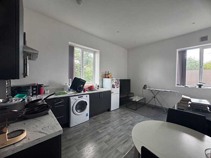 1 Bedroom Flat To Rent In Flat, Oak Court, Dudley Road, Brierley Hill, West Midlands, DY5