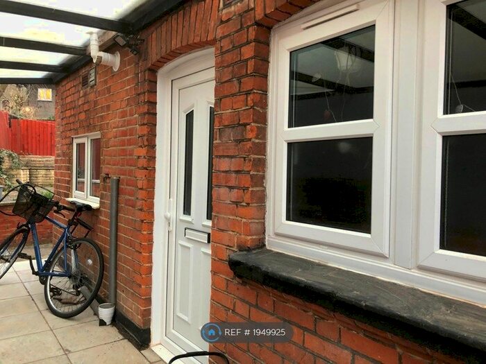 4 Bedroom Flat To Rent In Cranes Park Avenue, Surbiton, KT5