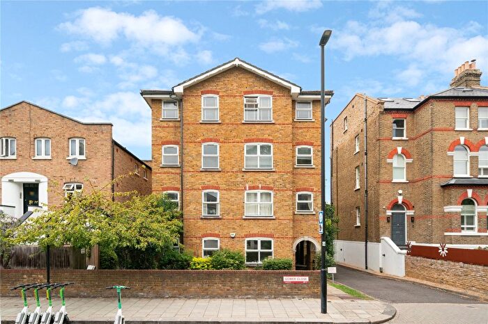 1 Bedroom Flat For Sale In Gower Close, London, SW4