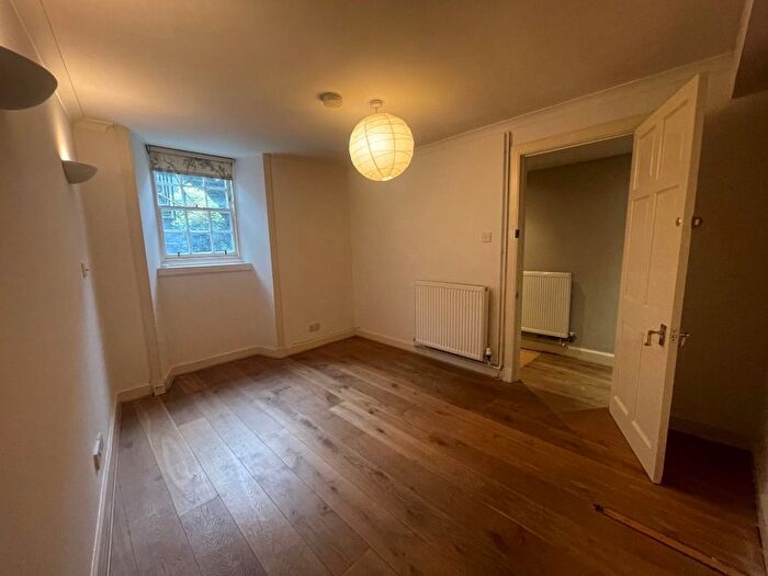 2 Bedroom Flat To Rent In Broughton Street, New Town, Edinburgh, EH1