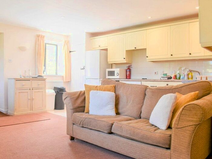 2 Bedroom Barn Conversion For Sale In Exmouth Road, Colaton Raleigh, Sidmouth, EX10