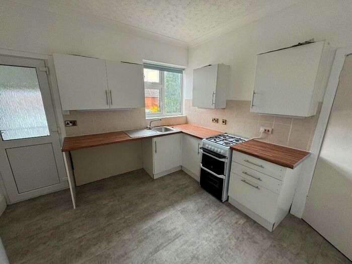 3 Bedroom Flat To Rent In Fairmile Road, Christchurch, Dorset, BH23