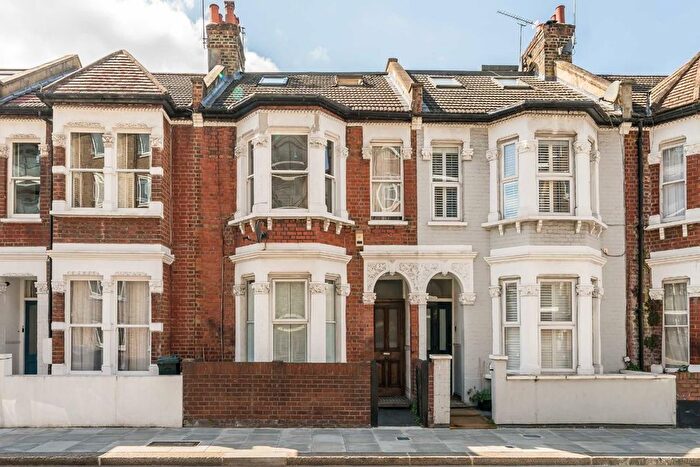 2 Bedroom Flat To Rent In Kelvedon Road, Fulham, London, SW6