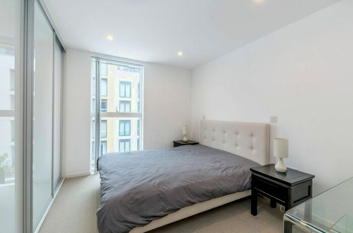 2 Bedroom Flat To Rent In Dance Square, Clerkenwell, London, EC1V