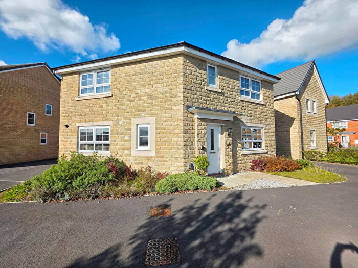 3 Bedroom Detached House For Sale In Railway Walk, Royston, Barnsley, S71