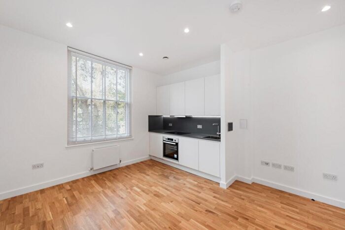 Flat To Rent In Canfield Gardens, NW6