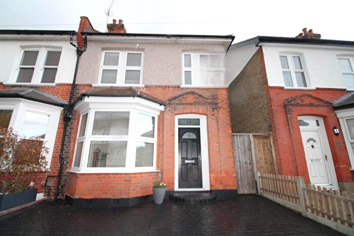 2 Bedroom Semi-Detached House For Sale In Garbutt Road, Upminster, Essex, RM14