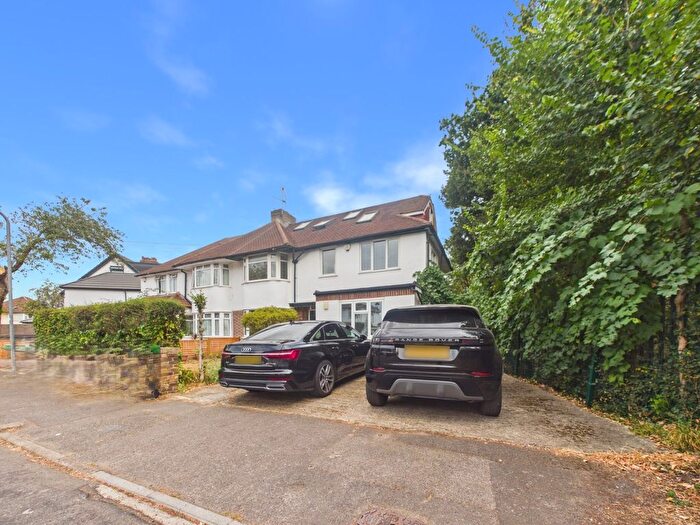 5 Bedroom Semi-Detached House For Sale In Parkland Avenue, Langley, Berkshire, SL3