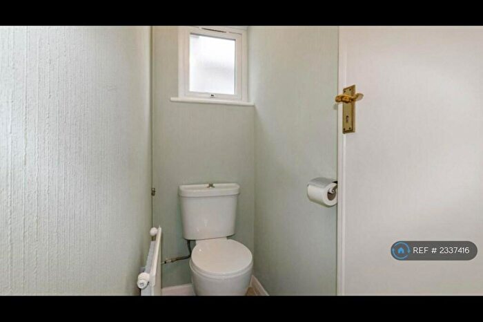 2 Bedroom Bungalow To Rent In Milton Avenue, Barnet, EN5