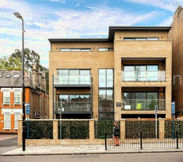 3 Bedroom Apartment To Rent In Daisy Court, Brownlow Road, London, N11