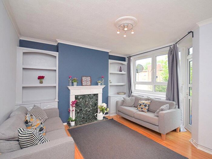 2 Bedroom Apartment For Sale In Jamaica Road, London, SE16