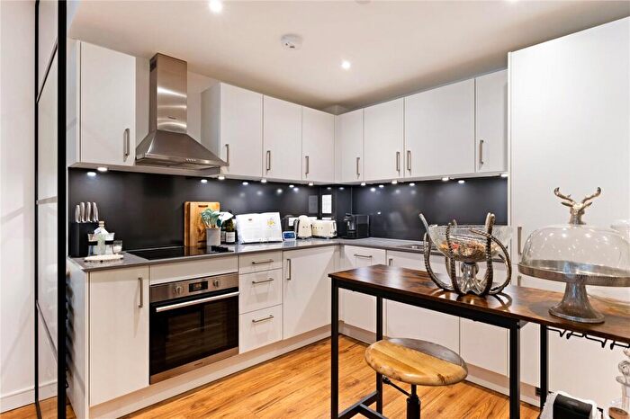 1 Bedroom Apartment For Sale In Palmer Road, London, SW11