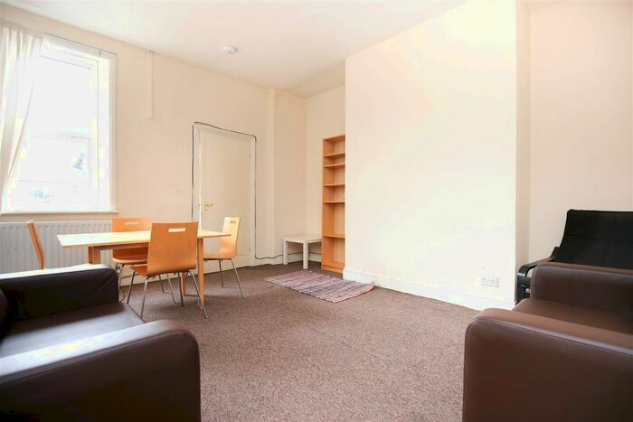 3 Bedroom Flat To Rent In Bayswater Road, Jesmond, Newcastle Upon Tyne NE2