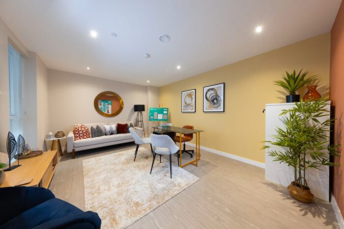 1 Bedroom Studio For Sale In Clayton Road, Hayes, UB3