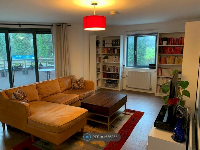 2 Bedroom Flat To Rent In Crown Dale, London, SE19