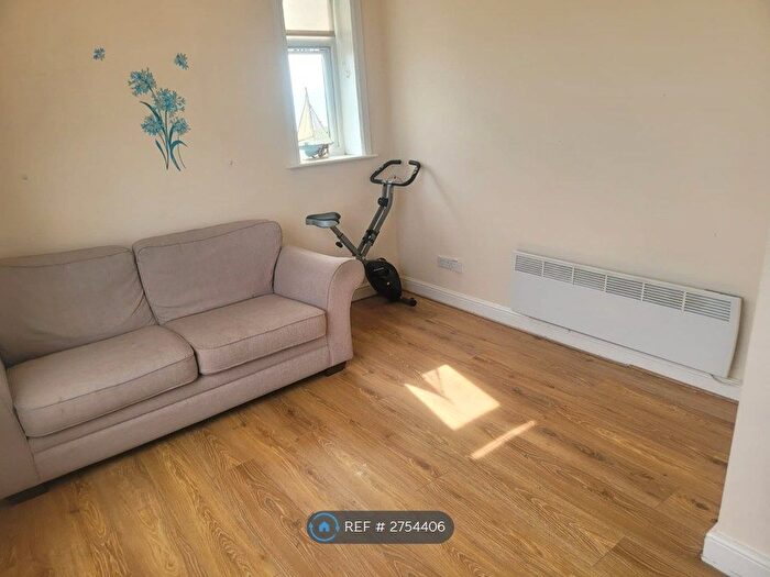 2 Bedroom Flat To Rent In Trafalgar Court, Norwich, NR11