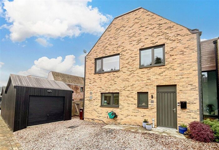 3 Bedroom Link Detached House For Sale In Hernhill, Faversham, Kent, ME13