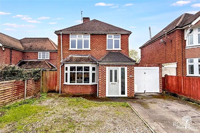 4 Bedroom Detached House For Sale In Bath Road, Thatcham, Berkshire, RG18