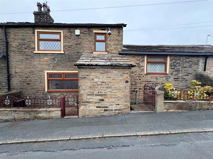 3 Bedroom Cottage For Sale In Ladysmith Road, Queensbury, Bradford, BD13