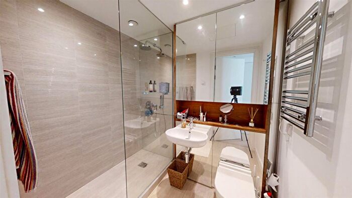 2 Bedroom Flat For Sale In Eastfields Avenue, Putney, London, SW18