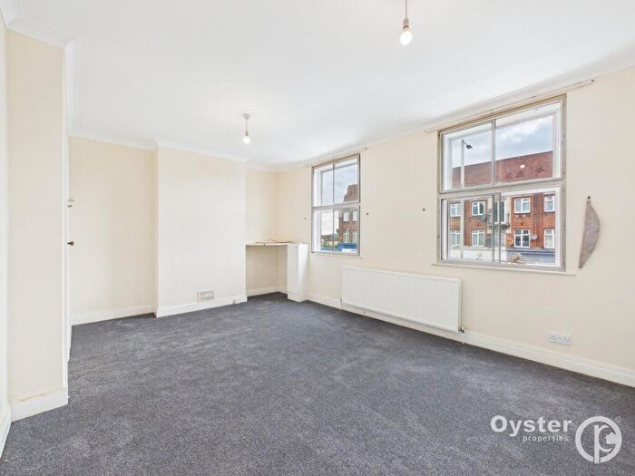 2 Bedroom Flat To Rent In Watford Way, London, NW7