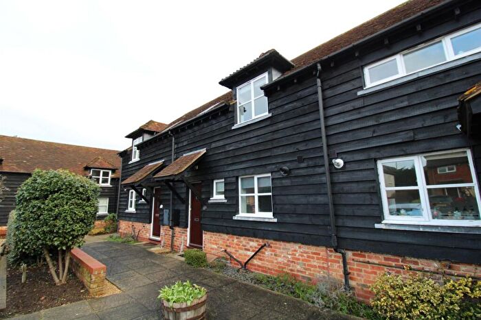 3 Bedroom Mews To Rent In Barncroft, Farnham, GU9