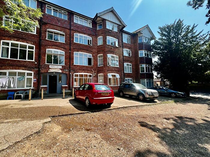 2 Bedroom Apartment To Rent In Weston Lane, Southampton, SO19