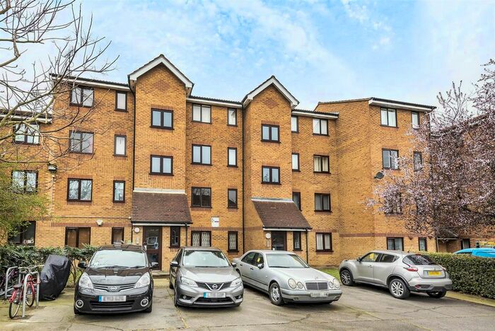 1 Bedroom Flat To Rent In Grinstead Road, London, SE8